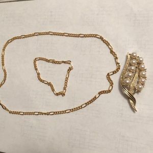 14karat gold necklace, brooch, and bracelet set!